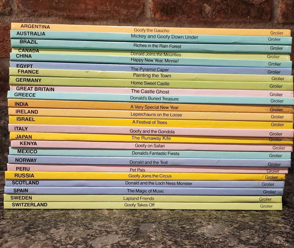 Lot of 24 Disney's Small World Library Hardcover Kids Books Collection /1990's